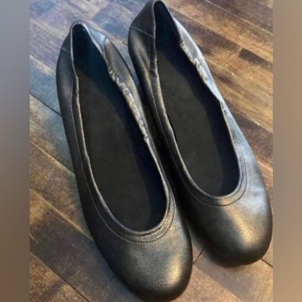 Stuart Weitzman comfort shoe size 7 1/2